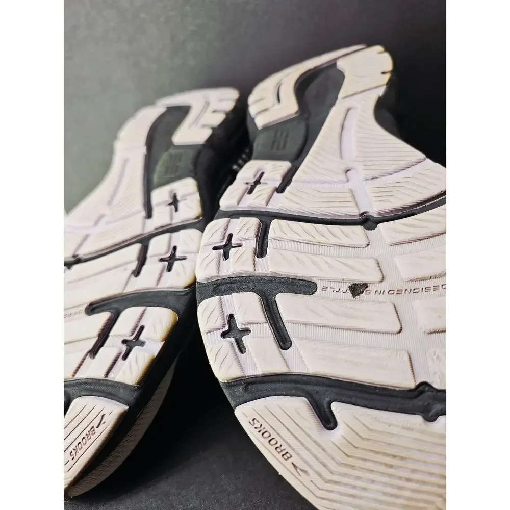 Brooks Women 8.5 Comfy footwear